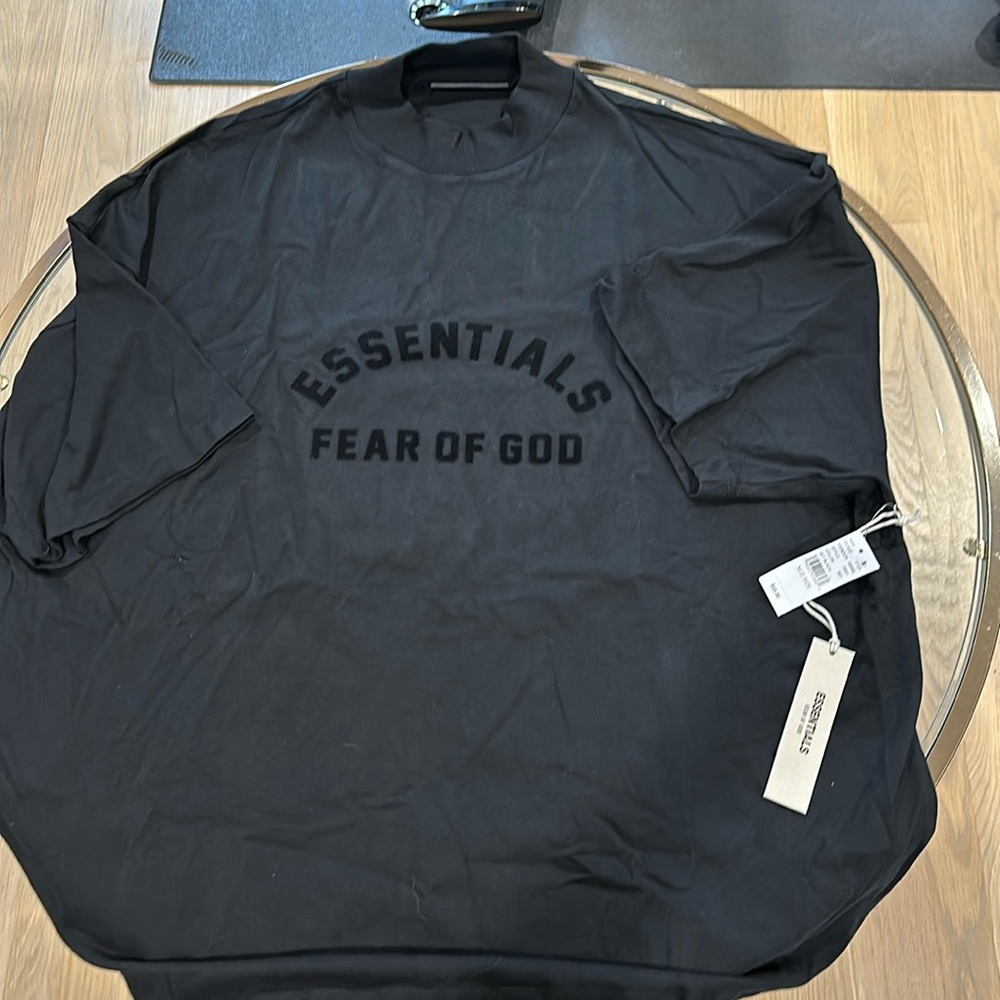 Fear of God Essentials Men’s T Shirt! Brand new with tags !